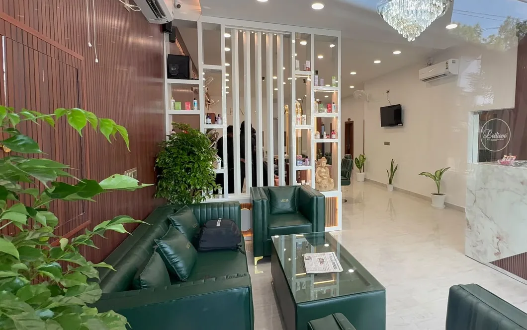 Leivia Salon reception and lounge
